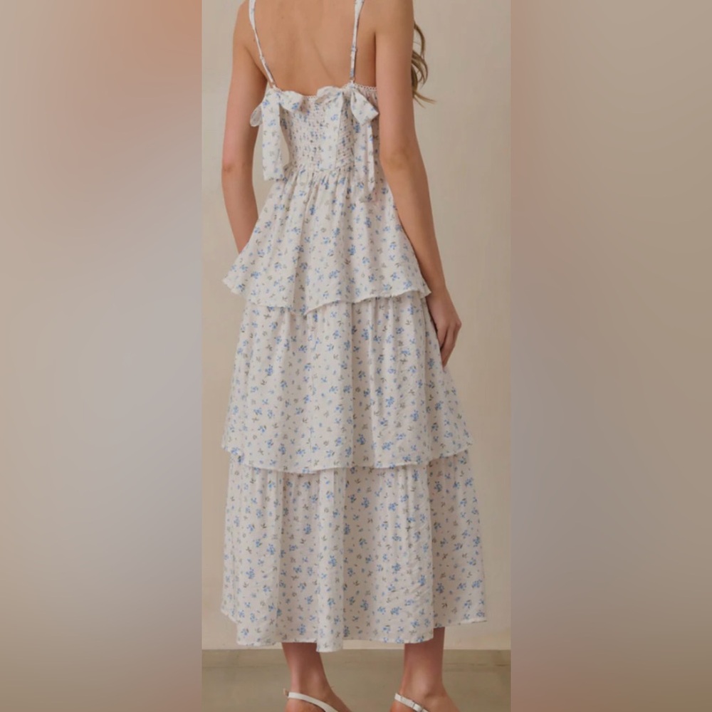 Boutique- White & Pale Blue WILDFLOWERS TIERED MAXI DRESS - Size Medium - Picture 2 of 10